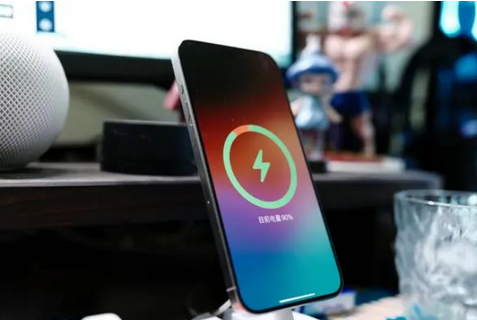铁山苹果15换屏服务分享用什么充电器给iPhone15充电更好 